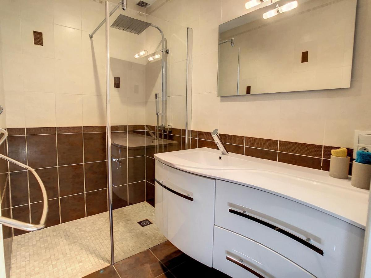 3 Bedrooms Villa Near Cannes - Pool & Jacuzzi - Sea View Mandelieu Exterior foto